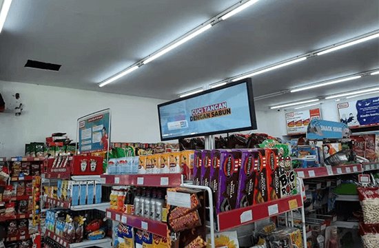 Stretched displays in grocery store installations-2